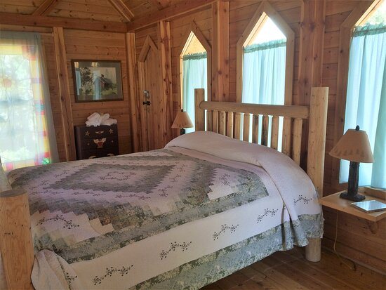 Boulder Creek Lodge Montana — Guest room