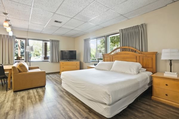 Boulder Twin Lakes Inn — Guest room