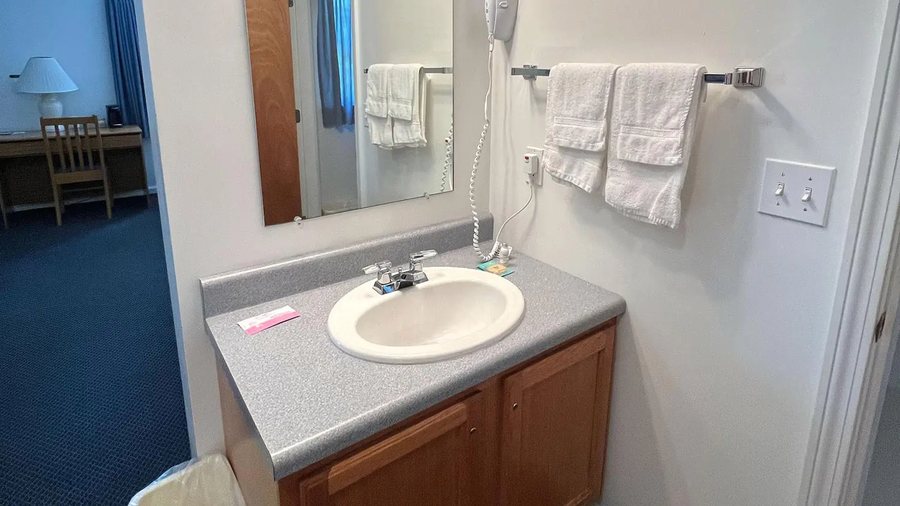 Bourne Bed and Breakfast — Bathroom