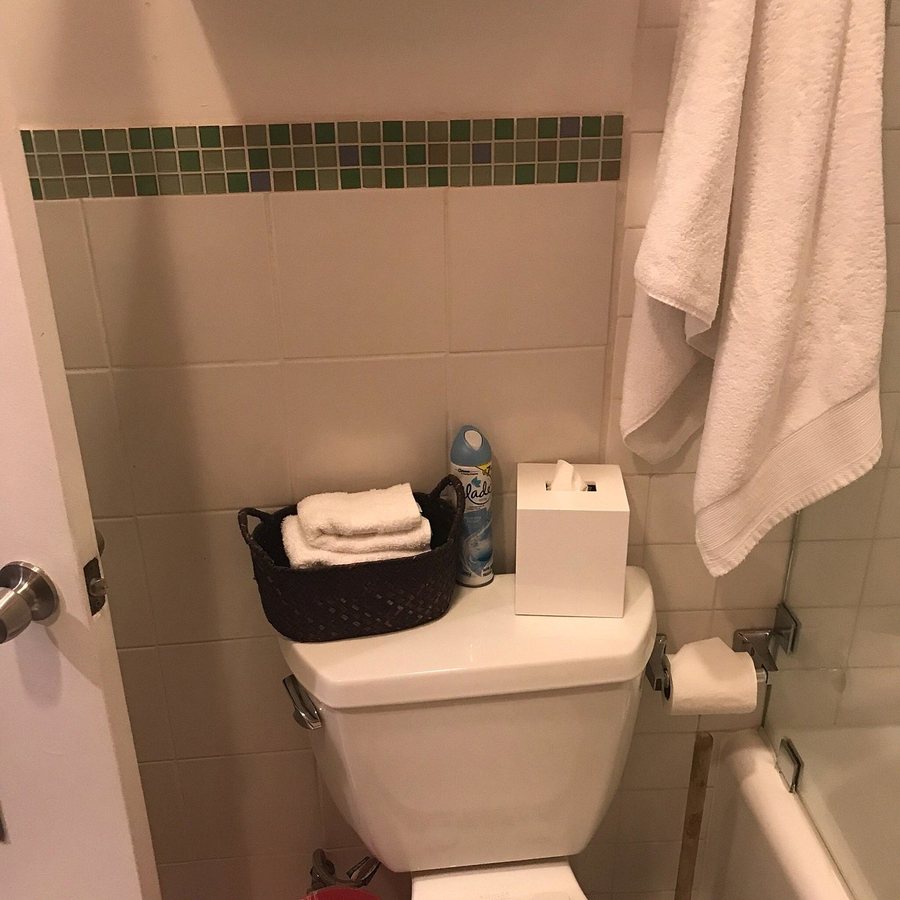 Boutique 444 Abbot Kinney Los Angeles California — Bathroom