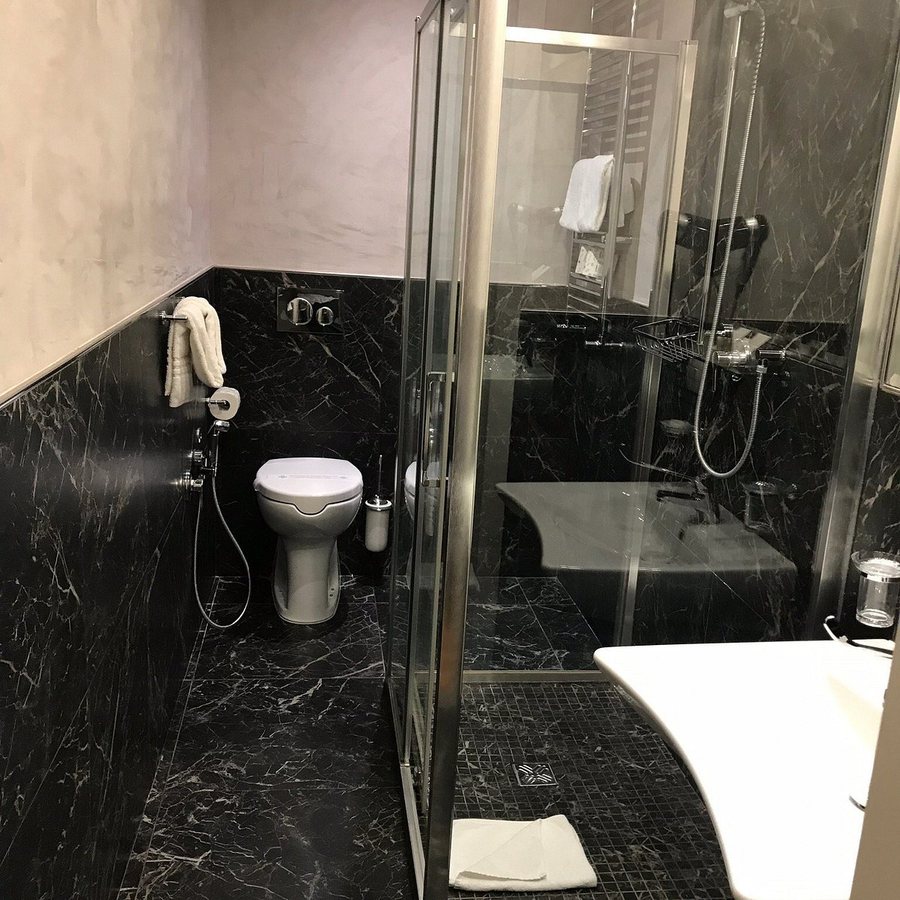 Boutique Hotel Hugo — Bathroom