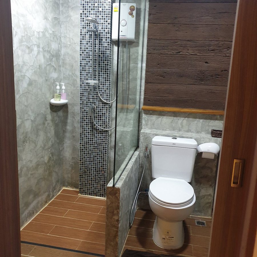 Boutique Poo Yai Lee BP Place — Bathroom