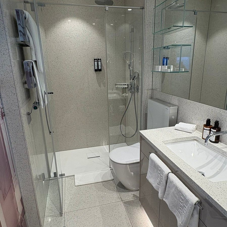 Boutiquehotel Das Tyrol — Bathroom
