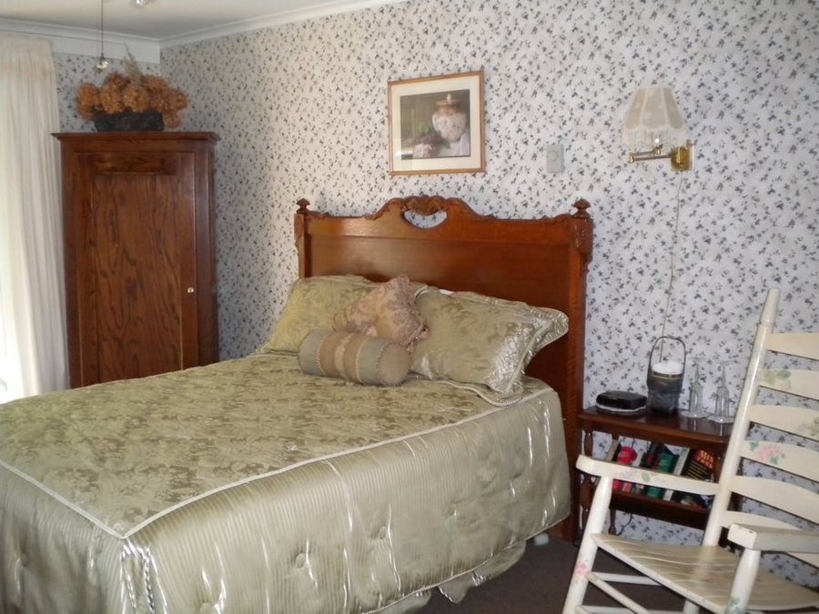 Bowen s by the Bays — Guest room
