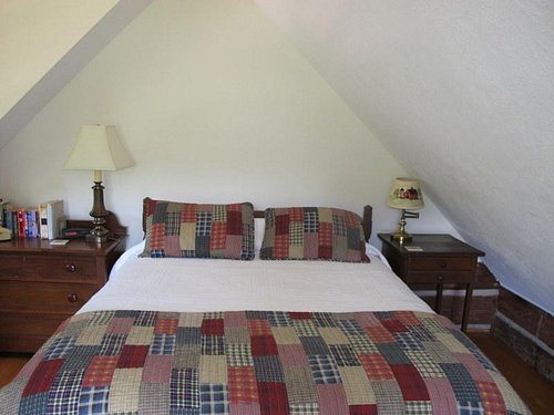 Boyd Mountain Log Cabins — Guest room