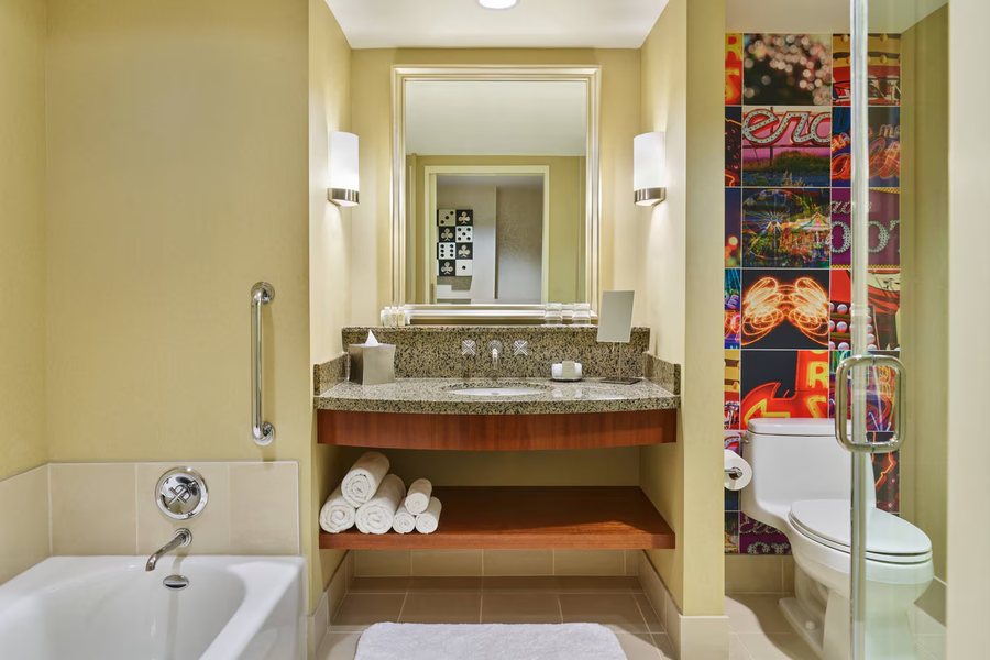 Bposhtels Las Vegas — Bathroom