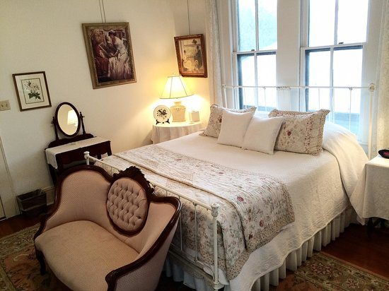 Brackenridge House Bed and Breakfast — Guest room