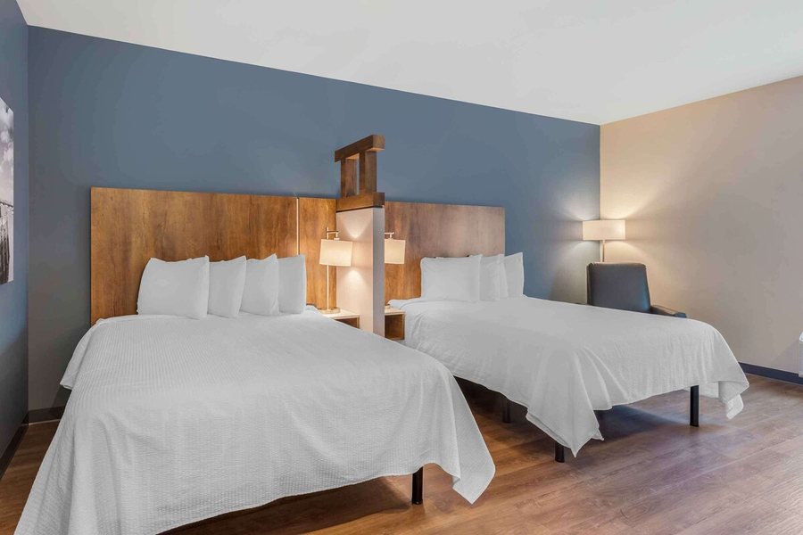 Bradenton Hotel Suites — Guest room
