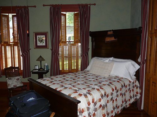 Brady Inn — Guest room