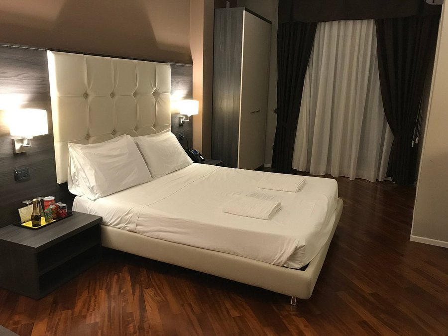 Brain Rooms Suite — Guest room