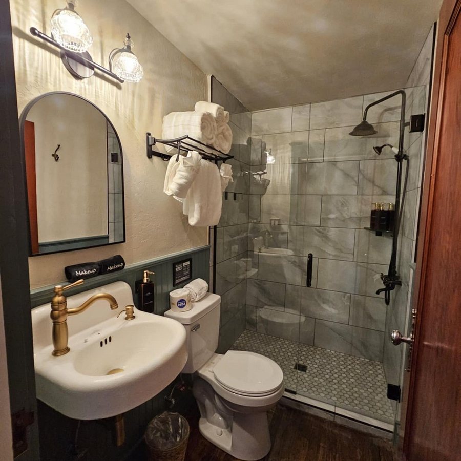 Branding Iron Motel — Bathroom