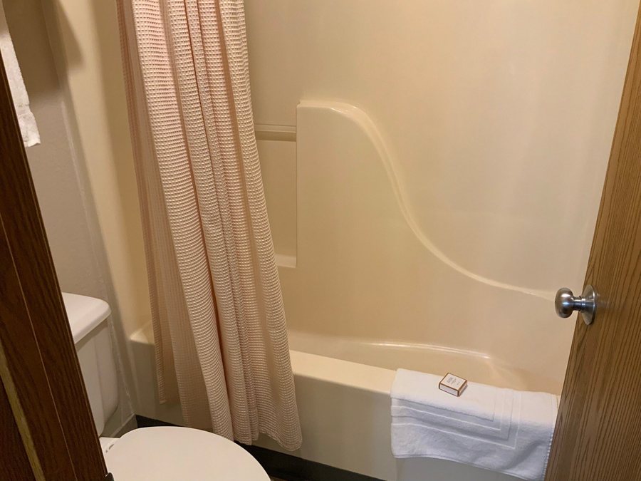 Branson Victorian Inn — Bathroom