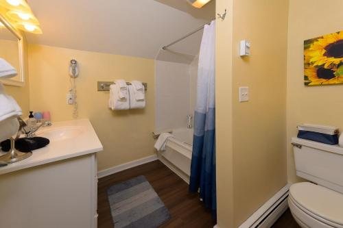 Brass Lantern Inn — Bathroom