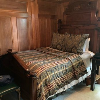 Brass Pineapple Inn — Guest room