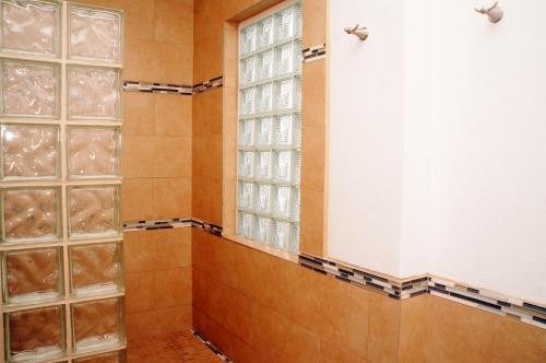 Bravo Beach Hotel — Bathroom