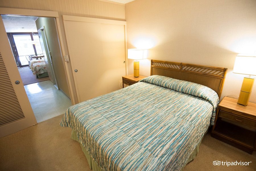 Breakers Motel — Guest room