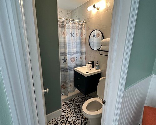 Breezy Palms Resort — Bathroom