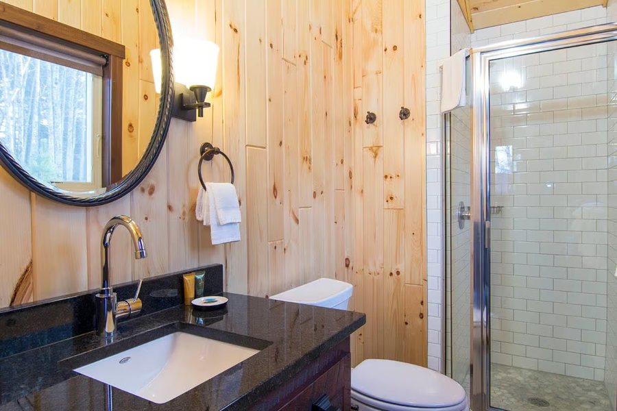 Breezy Point Cabins on Lake Superior — Bathroom
