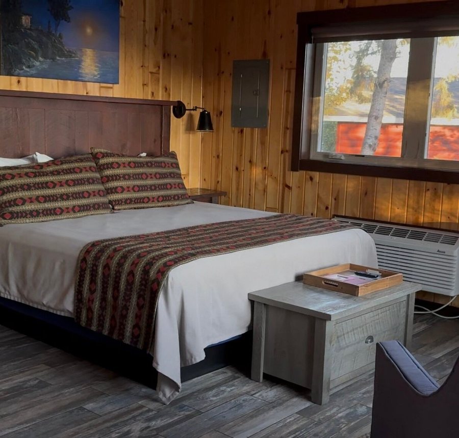 Breezy Point Cabins on Lake Superior — Guest room