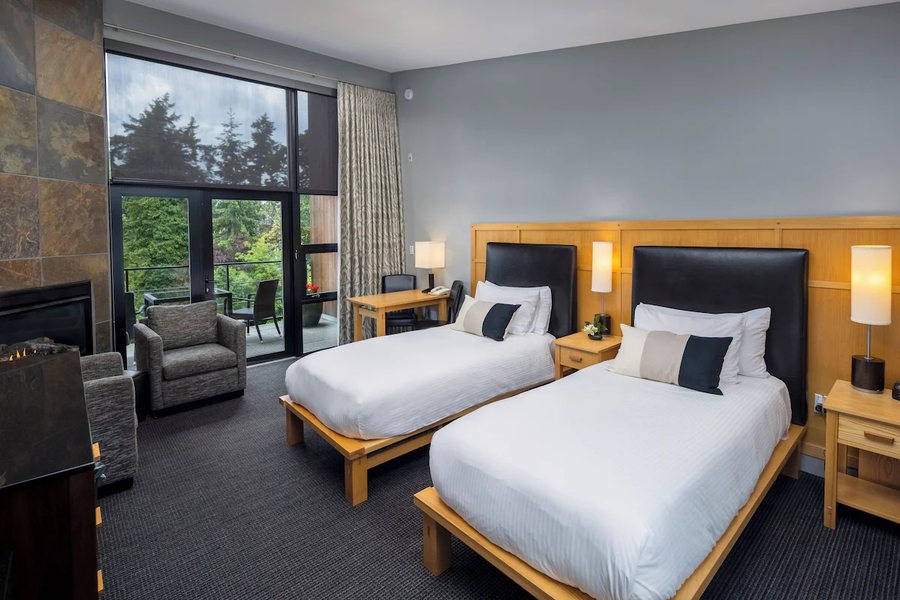 Brentwood Bay Resort Adults Only 16 — Guest room