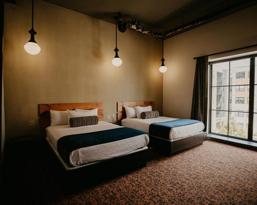Brewhouse Inn and Suites — Guest room