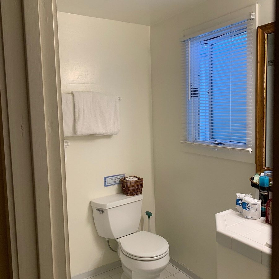Briarwood Inn — Bathroom