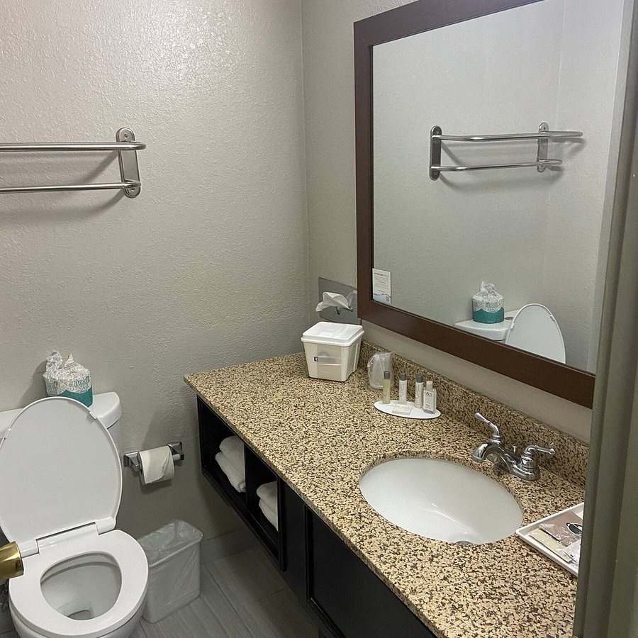 Brickyard Inn — Bathroom