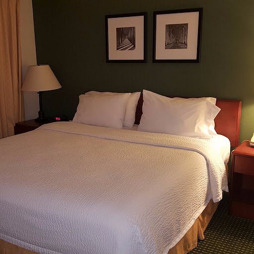 Bridgeway Suites Houston IAH North — Guest room