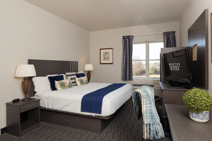 Brinton Hotel — Guest room