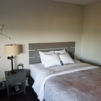 Brio Beach Inn — Guest room