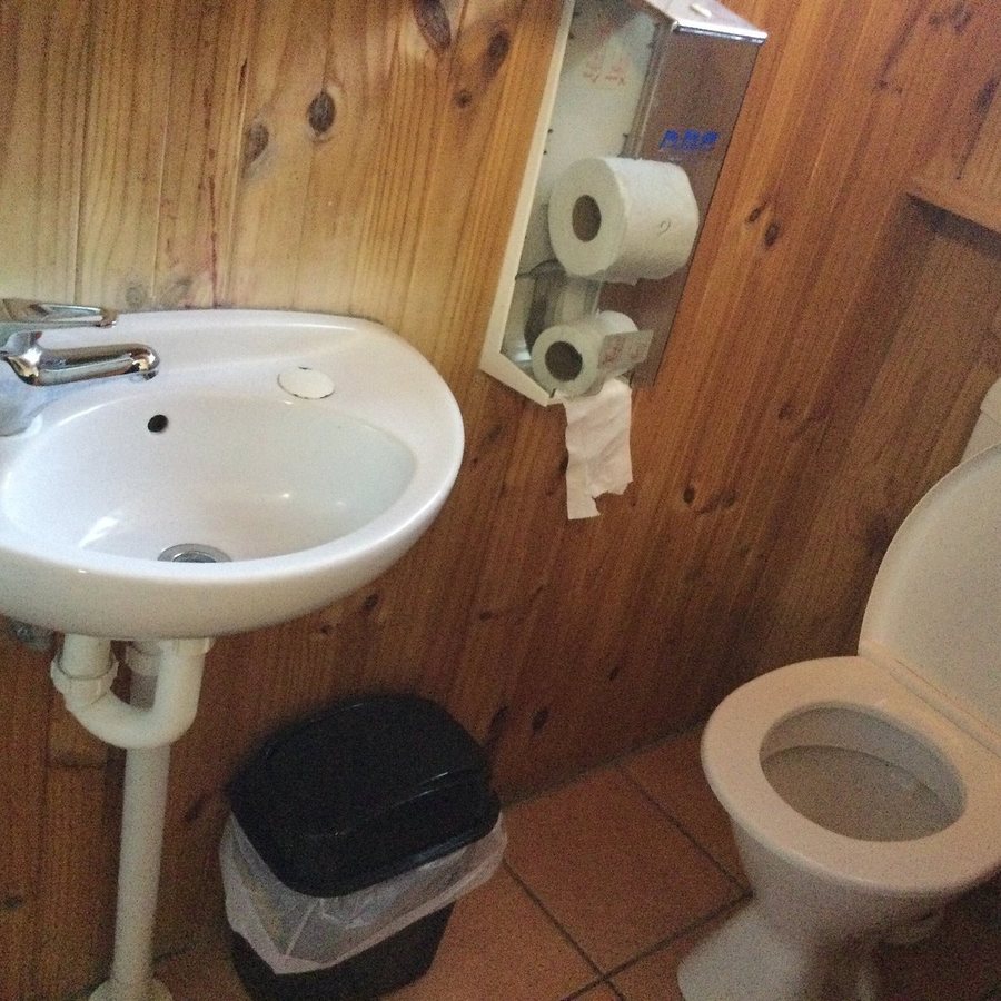 Brisbane Manor Hotel — Bathroom