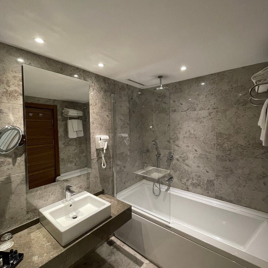 Bristol Hotel Istanbul — Bathroom