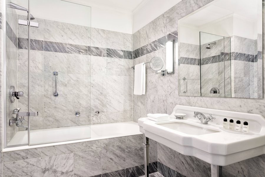 Bristol Suites — Bathroom