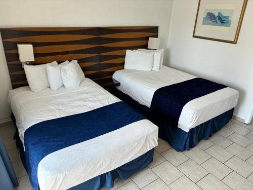 Brittany Motel — Guest room