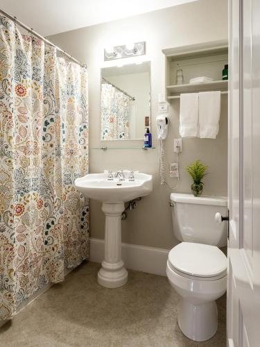 Broad Street Inn — Bathroom