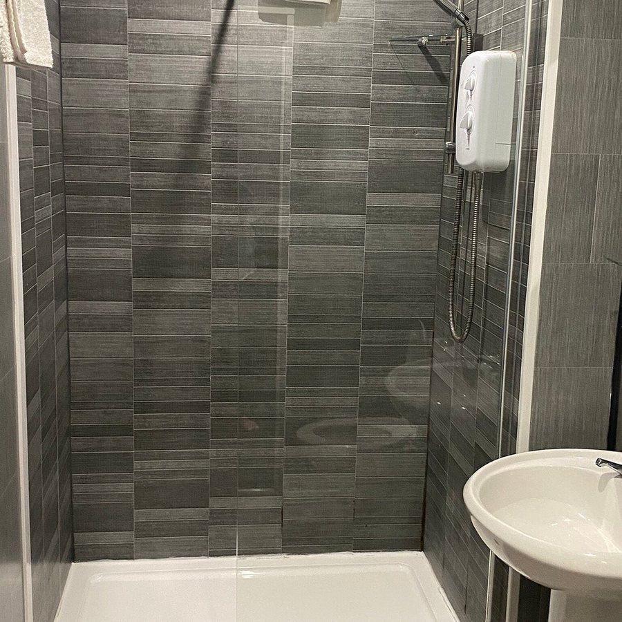 Bromley View Inn — Bathroom