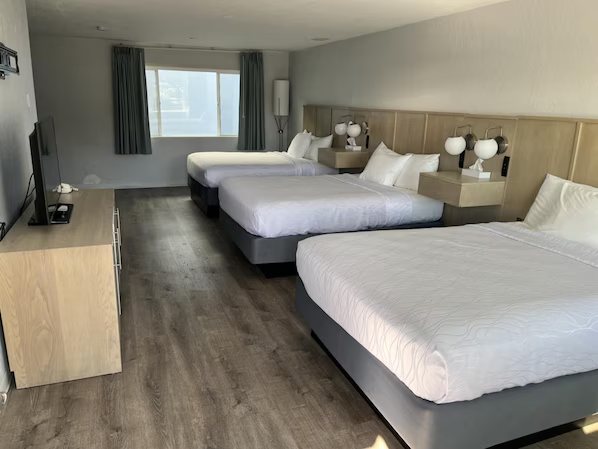 Brookings Inn — Guest room