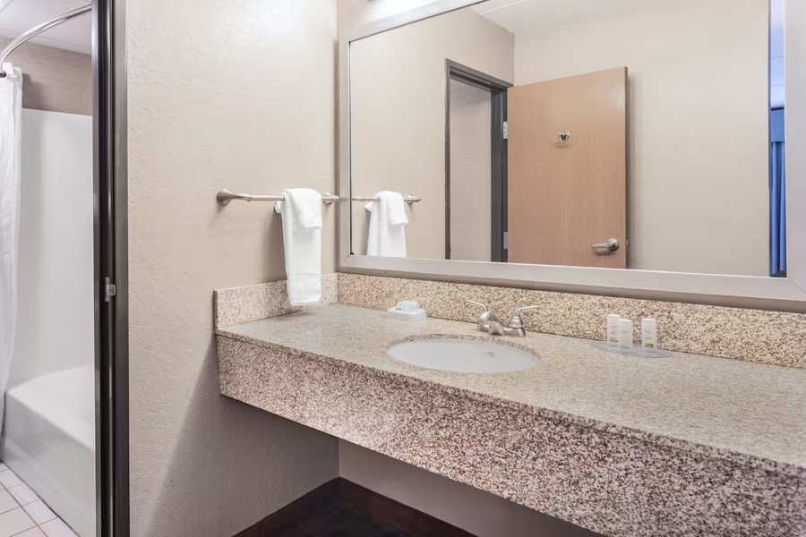 Brooklyn Center Suites — Bathroom