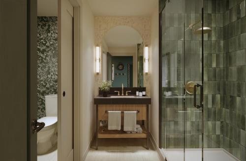 Brookmere Saratoga a Tribute Portfolio Hotel — Bathroom