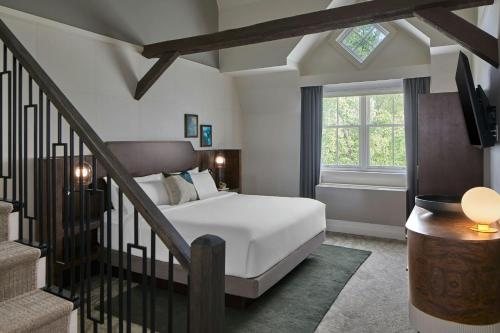 Brookmere Saratoga a Tribute Portfolio Hotel — Guest room