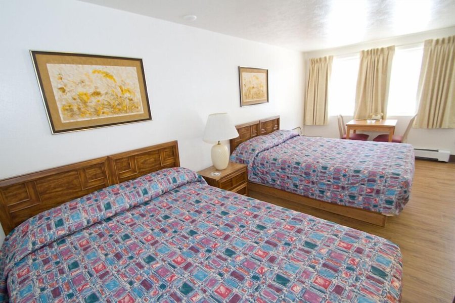 Brooks Street Motor Inn — Guest room