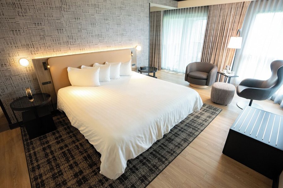 Brookstreet Hotel — Guest room