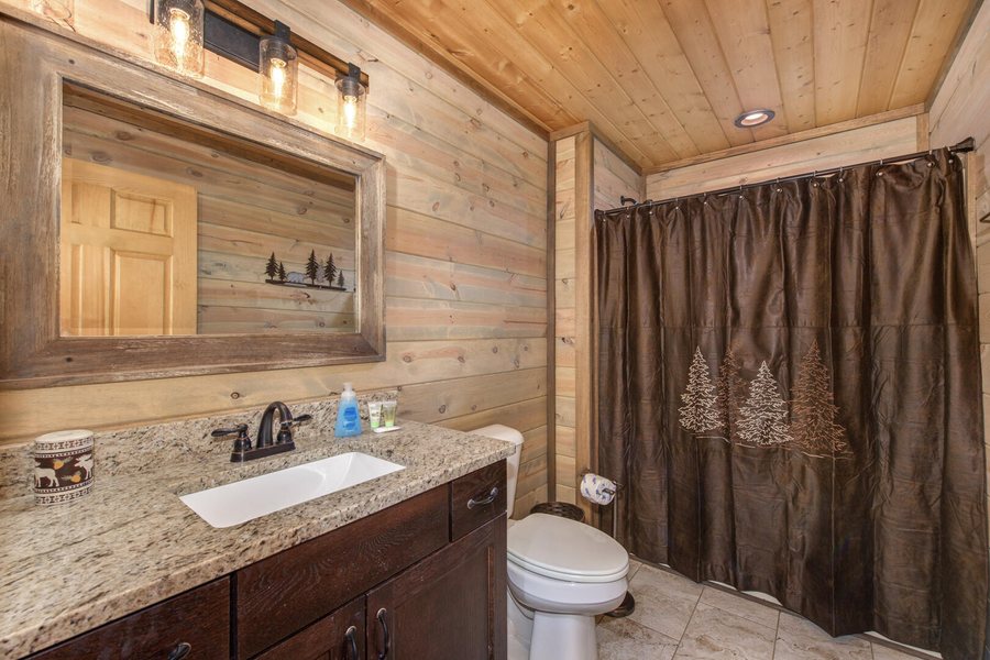 Brother s Cove Log Cabin Rentals — Bathroom