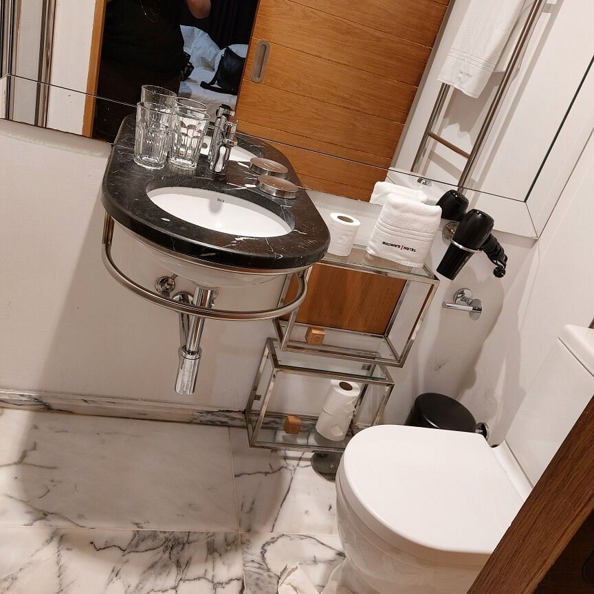 Brown s Downtown Hotel — Bathroom