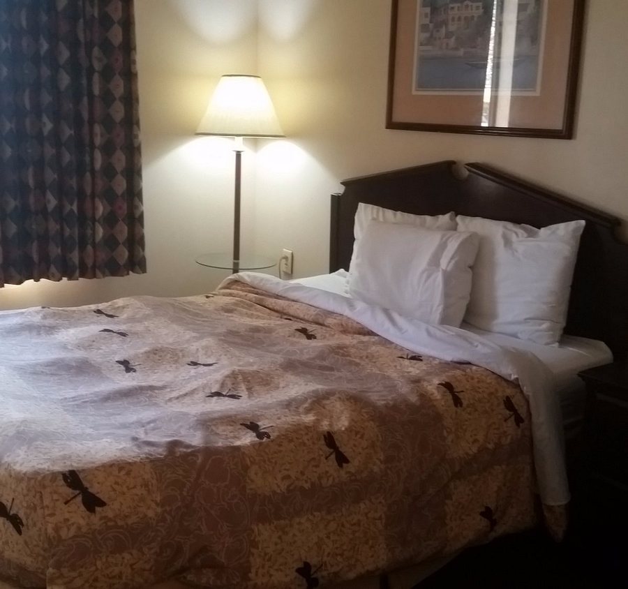 Brunswick Manor — Guest room
