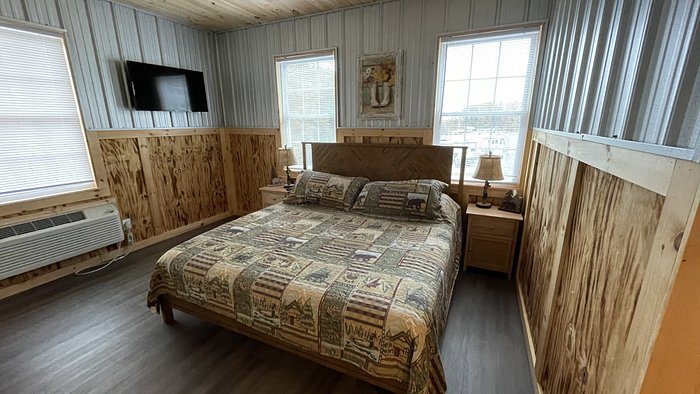 Brushcreek Falls RV Resort — Guest room
