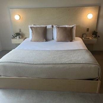 Brut Hotel — Guest room