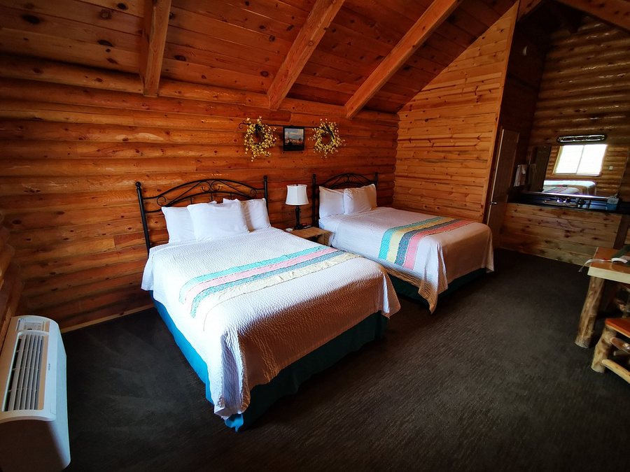 Bryce Canyon Log Cabins — Guest room