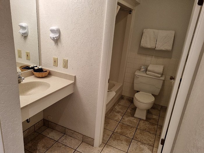 Bryce Canyon Pines Lodge — Bathroom
