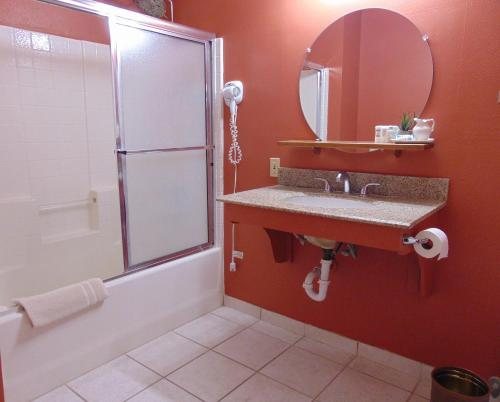 Bryce Canyon RV Park Campground — Bathroom